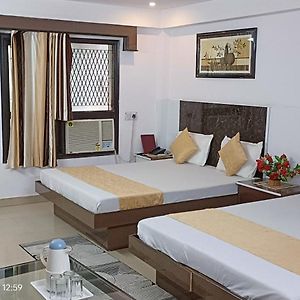 Hotel Su Shree Continental 5 Minutes Walk From New Delhi Railway Station